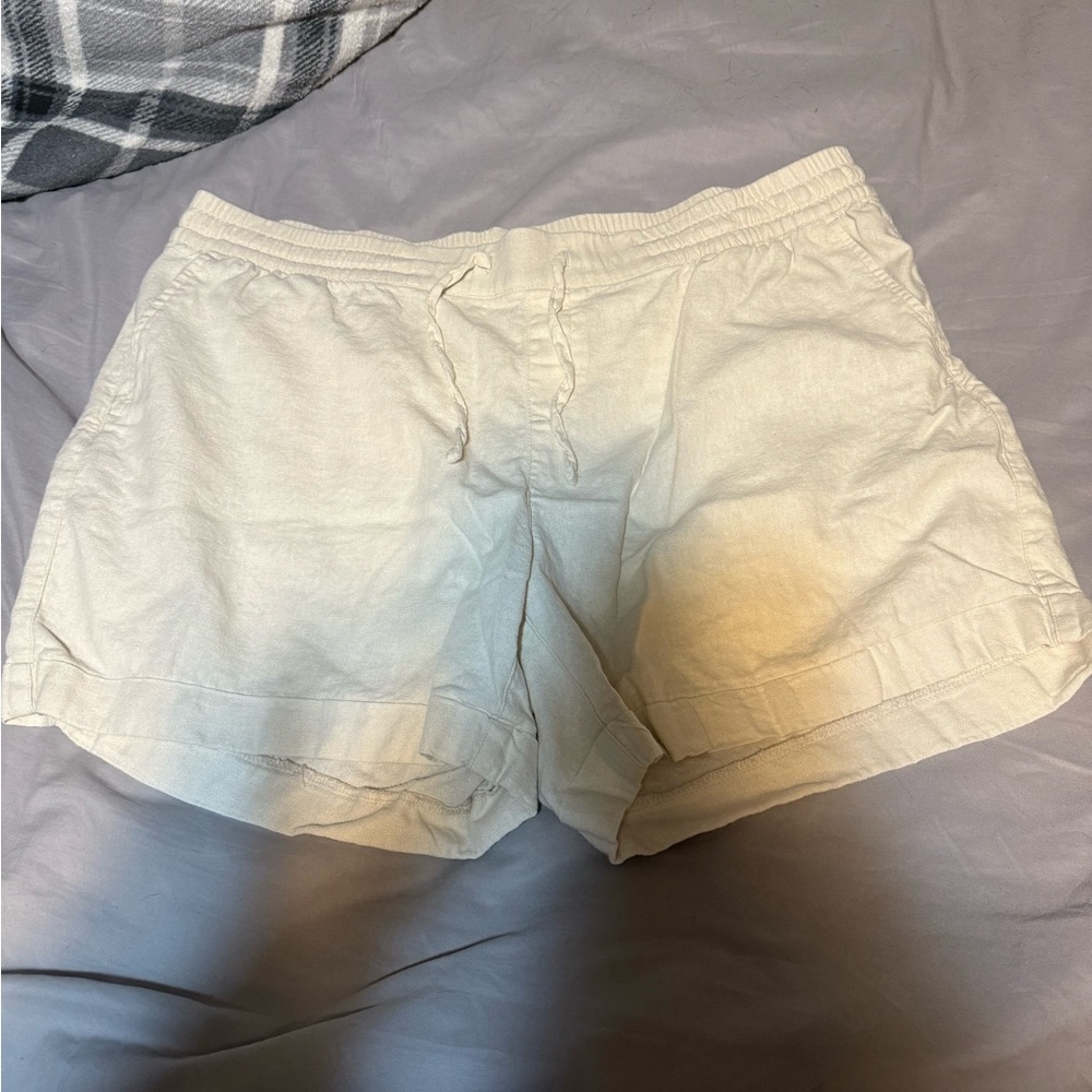 Old Navy Women's Cream Cargo Shorts